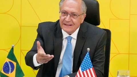 O presidente interino do Brasil, Geraldo Alckmin, fala sobre a importância das relações comerciais com EUA e China durante evento em São Paulo - Imagem: Instagram/ @geraldoalckmin_/ Cadu Gomes