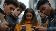 O Estatuto Digital da Criança e do Adolescente estabelece regras rigorosas para a verificação de idade e corresponsabilidade - Imagem: Reprodução/Freepik
