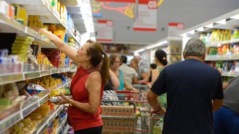 Trabalhadores com salários acima de R$ 20 mil não serão afetados pelas novas regras de jornada de trabalho - Imagem: Reprodução/Tânia Rêgo/Agência Brasil/Arquivo