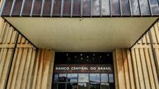 Expectativas para a Selic em 2026 são de 13,25%, com cortes recentes monitorando impactos econômicos globais - Imagem: Reprodução/Rafa Neddermeyer/Agência Brasil