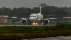 O governo federal prorroga desoneração do PIS/Cofins sobre o QAV, visando amenizar os impactos da volatilidade no setor aéreo - Imagem: Reprodução/Rafa Neddermeyer/Agência Brasil