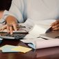 Estatais apresentaram superávit, mas o cenário fiscal geral continua preocupante para a economia do país - Imagem: Reprodução/Magnific