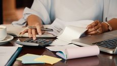 Estatais apresentaram superávit, mas o cenário fiscal geral continua preocupante para a economia do país - Imagem: Reprodução/Magnific