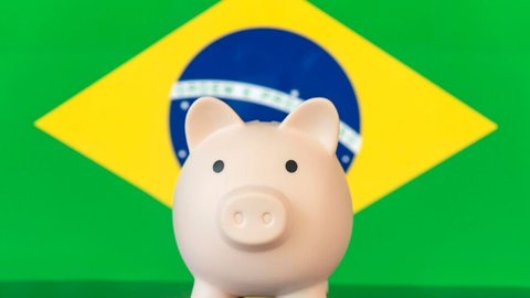 Economia brasileira se encerra com PIB em alta e juros elevados - Imagem: Reprodução / Freepik