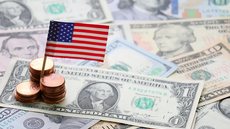 Republicanos e democratas enfrentam um aumento constante da dívida pública, que saltou de 36% para quase 120% do PIB nos últimos 60 anos - Imagem: Reprodução | Freepik