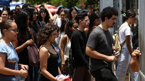 O Enem também serve para certificação do ensino médio e é essencial para acesso a programas como Sisu e Prouni - Imagem: Reprodução/Marcelo Camargo/Agência Brasil