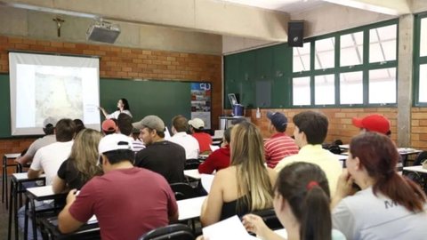 Número de brasileiros com ensino superior completo cresce, mas desafios na educação permanecem em várias regiões do país - Imagem: Reprodução/UCDB