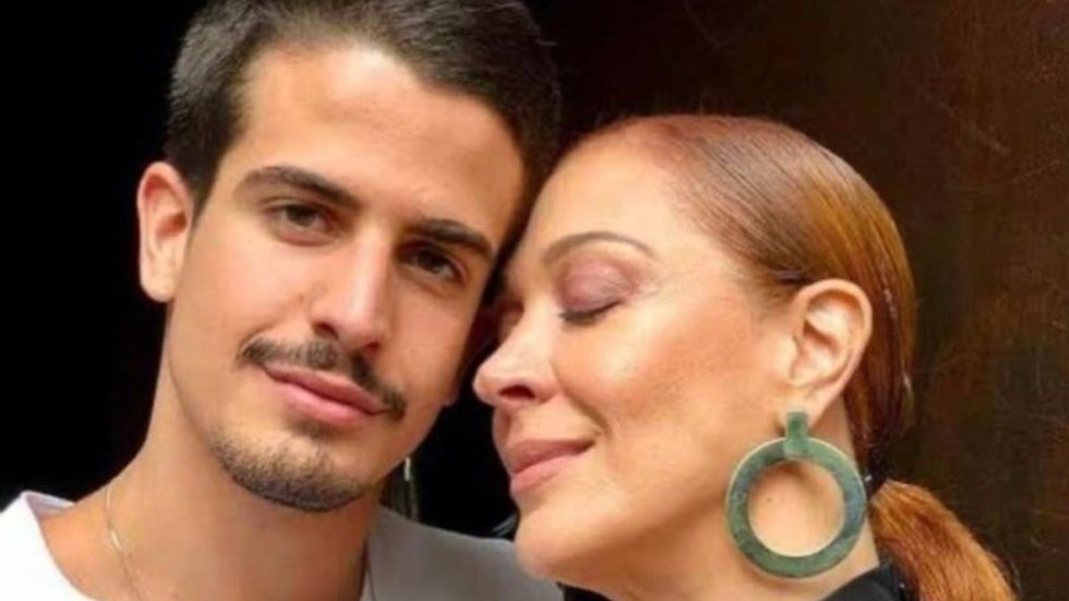 EITA! Claudia Raia revela uso de placa para sinalizar masturbação do filho - Imagem: Reprodução/ Instagram