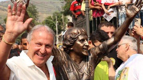 Em homenagem aos seus 70 anos, Zico ganha estátua no RJ - Imagem: Divulgação / Smel / Theo Theodoro