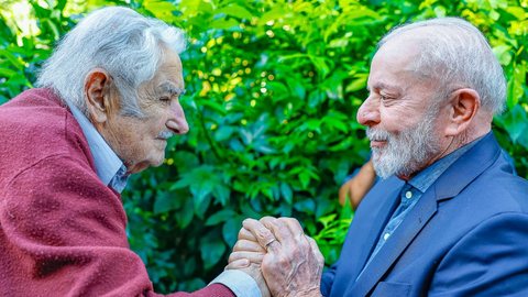 Presidente da República, Luiz Inácio Lula da Silva e o ex-presidente do Uruguai, Pepe Mujica - Imagem: Reprodução / PR / Ricardo Stuckert