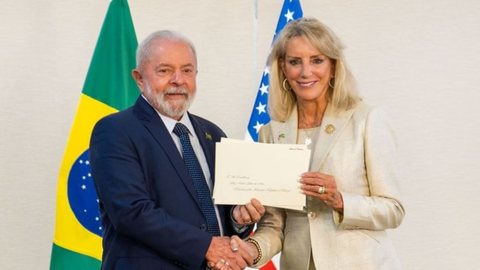 Embaixadora dos EUA entregará cargo após Trump assumir a presidência - Imagem: Divulgação / Embaixada dos EUA