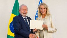 Embaixadora dos EUA entregará cargo após Trump assumir a presidência - Imagem: Divulgação / Embaixada dos EUA