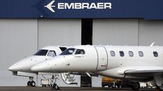 A Embraer revisa os efeitos da nova tarifa de 50% imposta pelos EUA, que começa a valer em agosto, em conferência interna - Imagem: Divulgação / Embraer