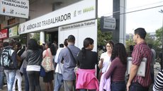 O rendimento médio dos trabalhadores brasileiros subiu para R$ 3.457, com a massa salarial total alcançando R$ 354,6 bilhões - Imagem: Reprodução / José Cruz / Agência Brasil