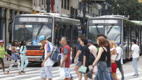 Empresas demonstram interesse em assumir a operação de ônibus em SP - Imagem: Reprodução / Agência Brasil / Paulo Pinto