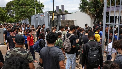 Enem 2024: Quase 5 mil candidatos foram eliminados no primeiro dia do exame - Imagem: Reprodução / Agência Brasil / Marcelo Camargo