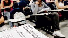 Enem 2024 começa com alta adesão de alunos da rede pública incentivados pelo programa "Pé-de-Meia" - Imagem: Reprodução | adufg.org