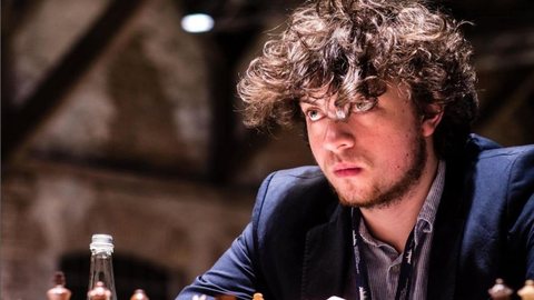 Mestre do xadrez é acusado de usar plugue anal para trapacear em 112 jogos - Imagem: reprodução Instagram