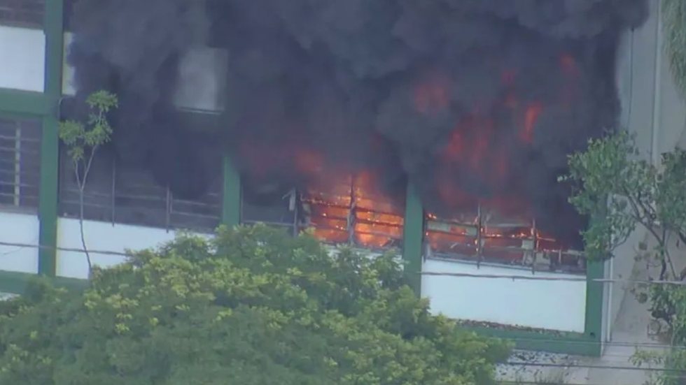Incêndio atinge escola estadual de SP; veja vídeo surpreendente do local - Imagem: reprodução TV Globo