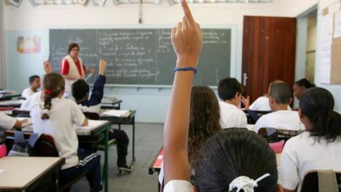 Fiscalização encontra rachaduras, goteiras ou mofo em 40% das escolas públicas do estado de SP - Imagem: Freepik