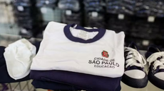 Material e uniforme escolar adquiridos por meio do crédito liberado pela Prefeitura de São Paulo - Imagem: Prefeitura de São Paulo