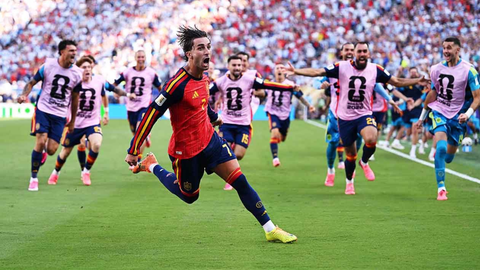 Ferrán Torres comemora o gol que deu à Espanha a vitória sobre a Argentina na prorrogação e confirmou o bicampeonato mundial da seleção espanhola na Copa do Mundo de 2026 - Imagem: Reprodução