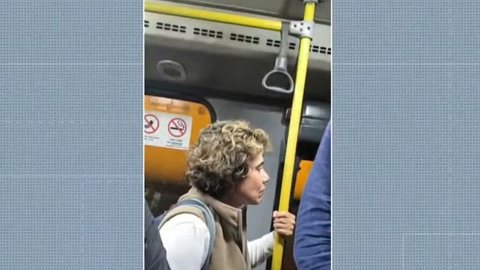 Mulher é detida pela Polícia Federal após fala racista em voo que chegou a São Paulo - Imagem: Reprodução/TV Globo
