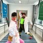 Esparatrapo transforma seis hospitais em ambientes mais humanos por meio da palhaçaria - Imagem: Divulgação