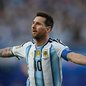 Com 16 gols em Copas do Mundo, Messi solidifica seu legado entre os maiores artilheiros da história do torneio - Imagem: Reprodução/Roberto Schmidt/AFP