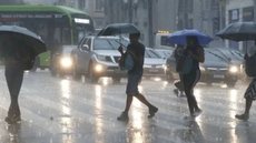 Previsão indica continuidade das chuvas com rajadas de vento e trovoadas até a noite. - Imagem: Reprodução/Agência Brasil.