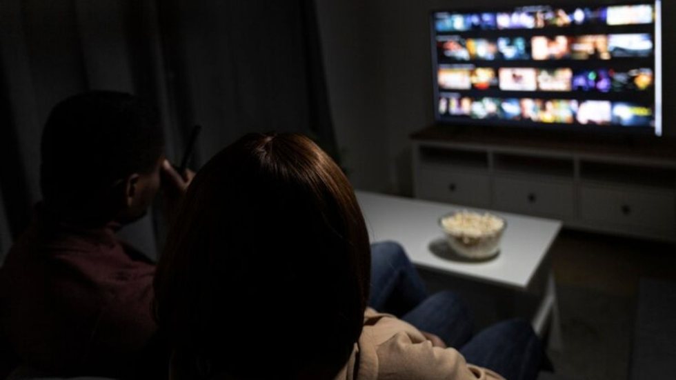 Lançamentos de filmes e séries para todos os gostos estão a caminho - Imagem: Reprodução / Freepik
