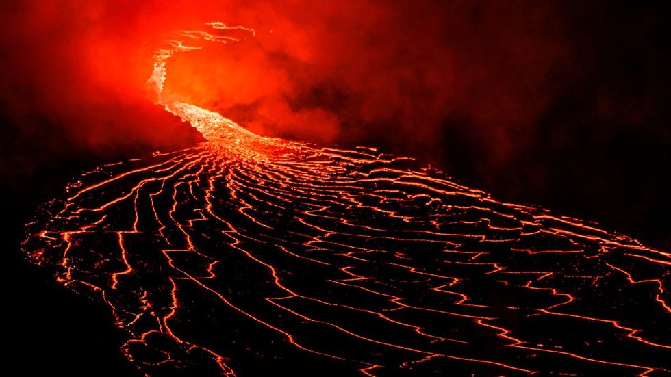 VÍDEO - estrela do TikTok cai em lava quente durante caminhada no Havaí - Imagem: reprodução Canva