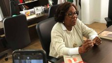 Eunice, professora da USP e ex-secretária de Justiça, destaca-se por sua luta contra a discriminação racial e pela representatividade feminina na política. - Imagem: Reprodução | Primeiros Negros