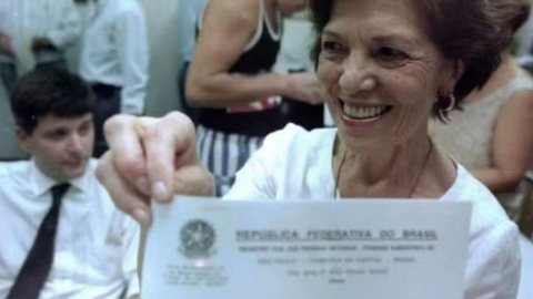 A proposta do deputado Guilherme Cortez busca reconhecer a luta de Eunice Paiva - Imagem: Reprodução / Agência Gov