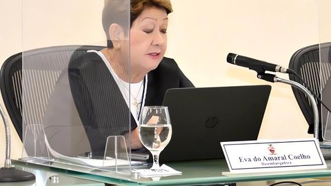 Desembargadora Eva do Amaral está no centro de debate sobre salários e benefícios no Judiciário. - Imagem: Reprodução