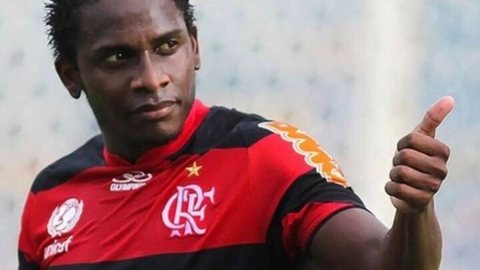 Ex-Flamengo e Corinthians tem voz de prisão decretada por falta de pagamento de pensão alimentícia - Imagem: reprodução Twitter I @rachaonews