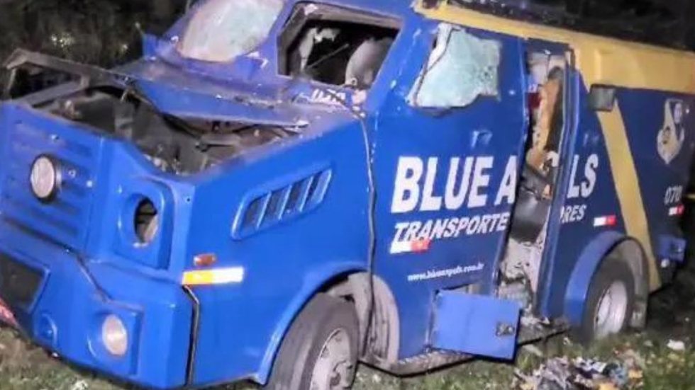 VÍDEO: Criminosos explodem carro-forte em rodovia famosa de SP - Imagem: reprodução Twitter I @revistaoeste