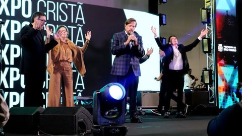 Pastor Edson Rebustini, da Bíblica da Paz, Adriana Barros, diretora executiva da Expo Cristã, Apóstolo Estevam Hernandes, da Igreja Renascer, e Pr. Robson Rodovalho, da Sara Nossa Terra - Imagem: Reprodução/ Getúlio Camargo