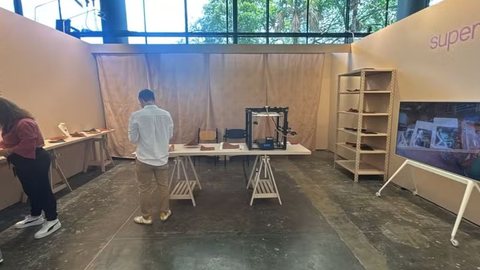 A 21ª edição da SP-Arte acontece no Parque Ibirapuera, reunindo galerias e artistas de renome até o dia 6 de agosto - Imagem: Divulgação / Superlimão