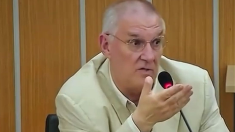 Fala do secretário gerou reação de parlamentares e entidades ligadas à inclusão - Imagem: Reprodução | TV Câmara