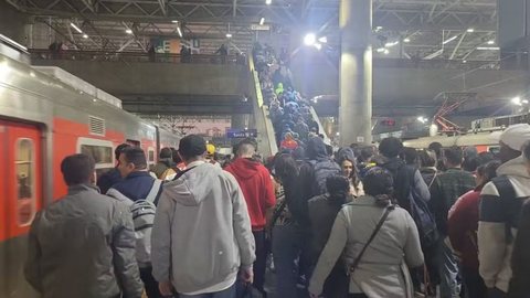 CPTM atribuiu falha a ato de vandalismo, e Metrô informou que operação na Linha 1-Azul já foi normalizada - Imagem: Reprodução/TV Globo / Lívia Martins