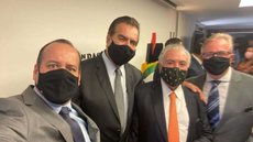 Em outra imagem, Marcos aparece com políticos famosos, incluindo o ex-presidente Michel Temer - Imagem: Reprodução | Redes Sociais
