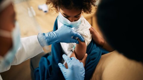 A Agência Nacional de Vigilância Sanitária (Anvisa) aprovou a vacinação das crianças nessa faixa etária na última quarta-feira (13), mas o Butantan não tem no estoque a vacina - Imagem: Freepik