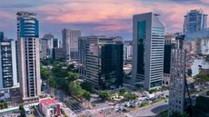 Com 57,6% dos Cepacs vendidos, leilão prioriza habitação popular e infraestrutura em áreas como Paraisópolis - Imagem: Reprodução / Freepik