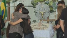 Fãs e amigos se despedem de Agnaldo Rayol em cerimônia aberta ao público na Alesp - Imagem: Reprodução | TV Globo
