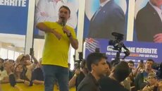 Flávio Bolsonaro destaca a necessidade de apoio político para governabilidade e critica a Anvisa por sua atuação em casos de medicamentos - Imagem: Reprodução/Vinicius Passarelli/Metrópoles