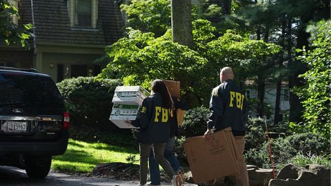 A operação do FBI em Bethesda está ligada ao manuseio inadequado de documentos confidenciais por John Bolton - Imagem: Reprodução / X / @Metropoles