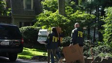 A operação do FBI em Bethesda está ligada ao manuseio inadequado de documentos confidenciais por John Bolton - Imagem: Reprodução / X / @Metropoles