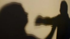 Crianças e adolescentes enfrentam aumento de 3,7% nas mortes violentas, com crescimento alarmante em violência doméstica - Imagem: Reprodução / Arquivo / Agência Brasil