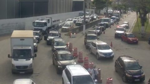 Quase 15 milhões de veículos devem circular nas estradas no feriado. - Imagem: Reprodução/Semil.